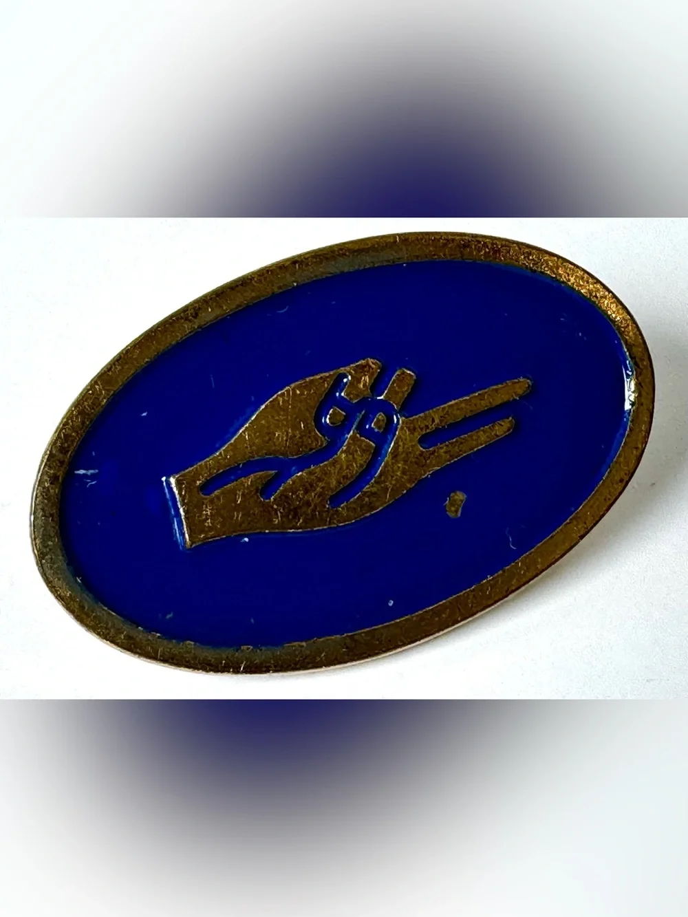 Girl Scouts Brownies Two-Fingers Salute Pin/Pinback Blue Enameled Vintage #1745